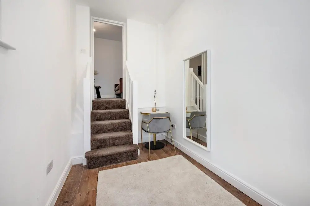Beautiful Flat Near the Center 11 min