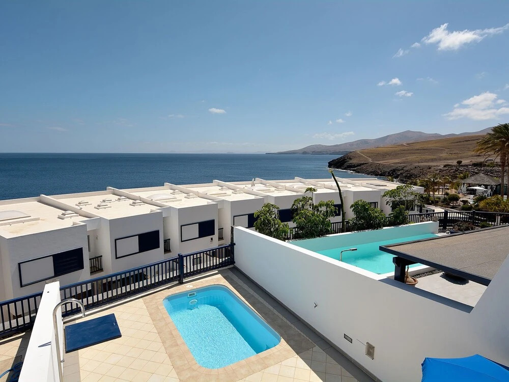 Comfortable, Attached Holiday Home With Private Pool and Near the sea