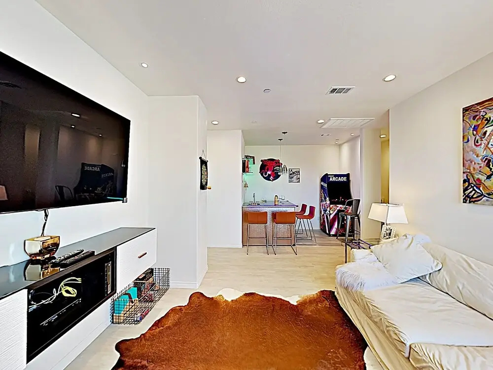 Stunning Beach W/ Pool, Views, Bar & Arcade 3 Bedroom Condo