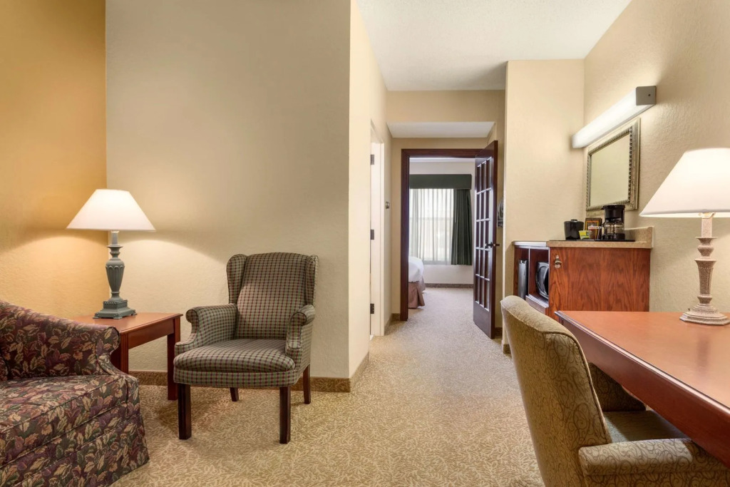 Sonesta Essential IAH Airport JFK Boulevard - Newly Renovated