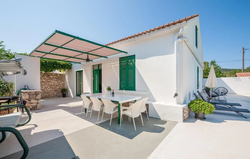 Stunning Home in Lukoran With Outdoor Swimming Pool, Wifi and 4 Bedrooms