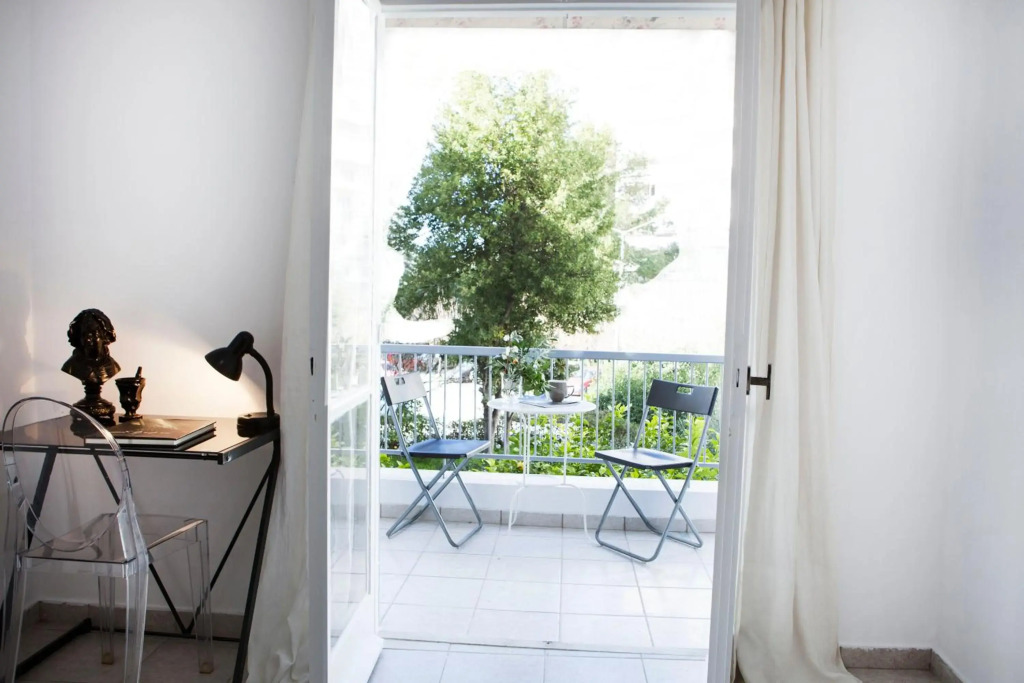 Best located executive apartment in Maroussi.