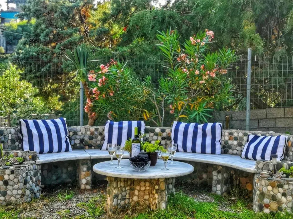 Studio apartment by the sea at Spathies Beach