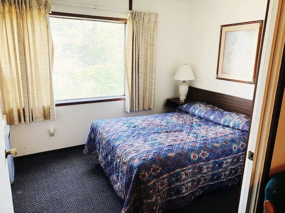 Lakeside Motel