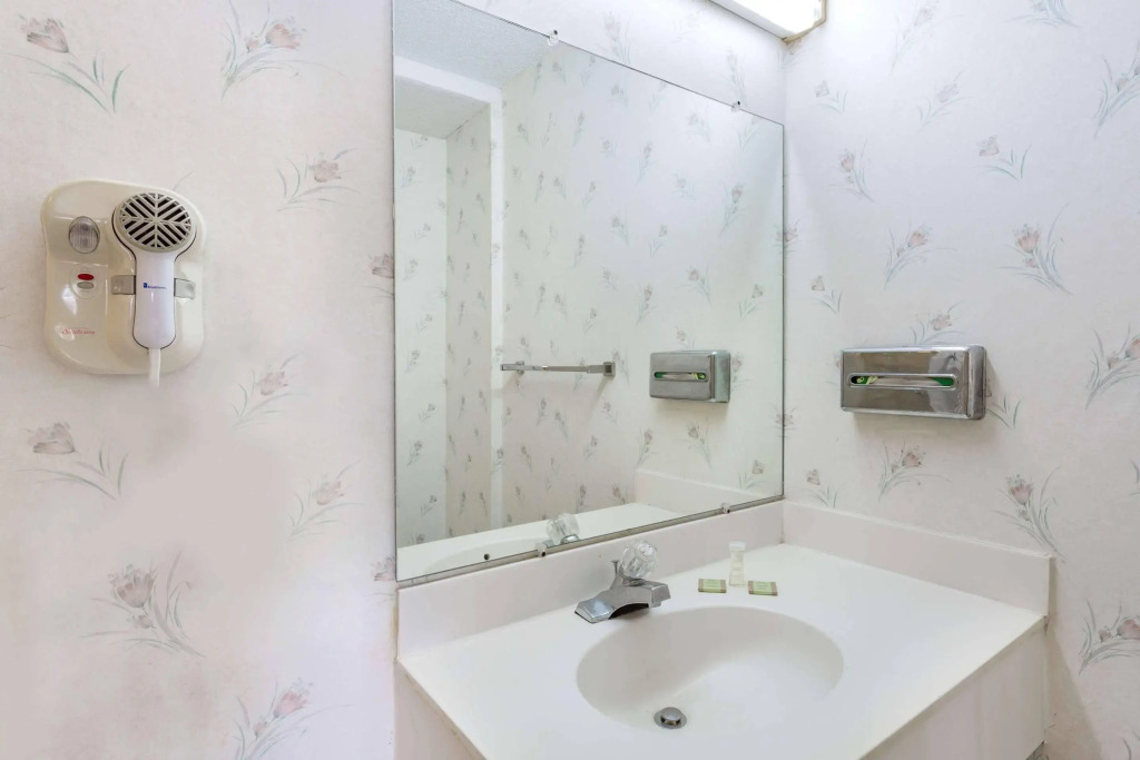 Отель Ashland Studio Inn Richmond North near Kings Dominion (Listing Partner)
