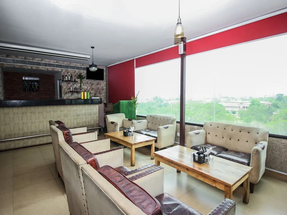 OYO 6894 Hotel White Lily