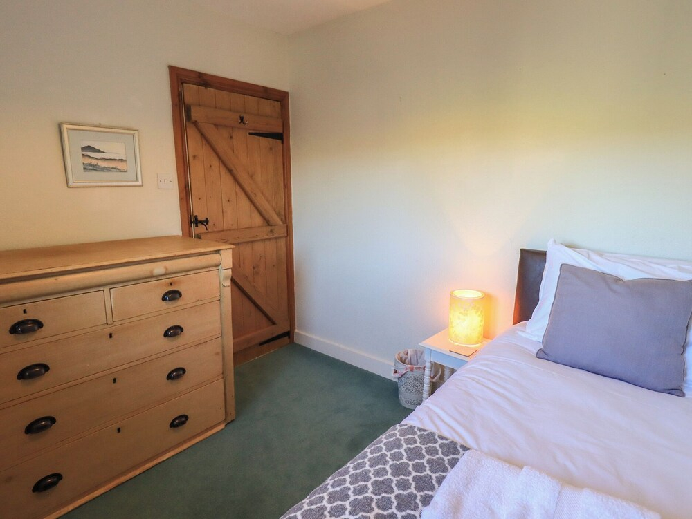 2 Lupton Hall Cottages