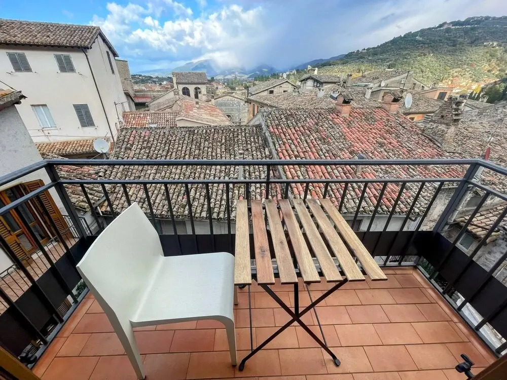 Centrally Located Spoleto, Sleeps 6 , Car not Needed, Wifi N6625
