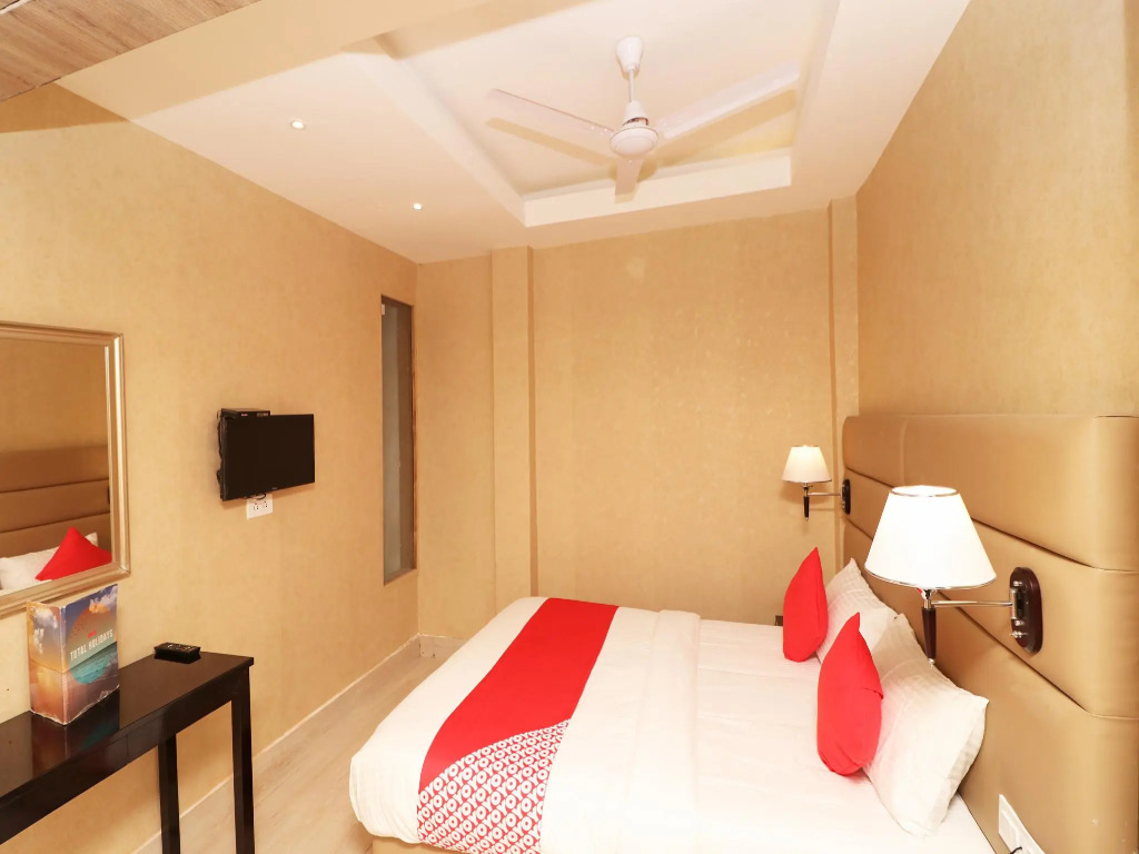 Capital O 22906 Hotel Riash