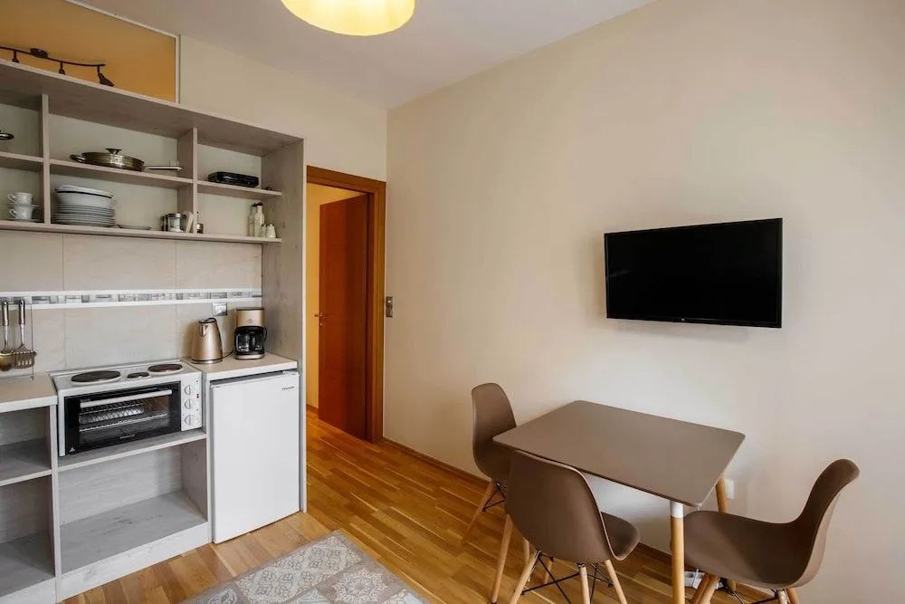 Evel's Home Suites