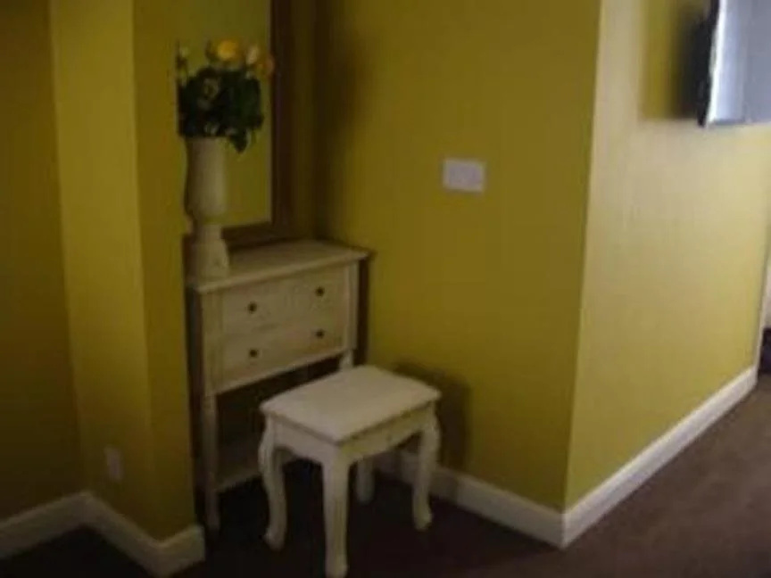 Cross Street Guesthouse
