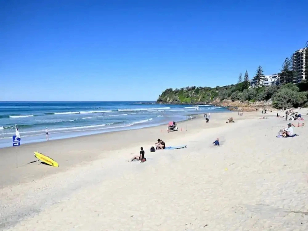 Spacious Family Stay Near Coolum Beach