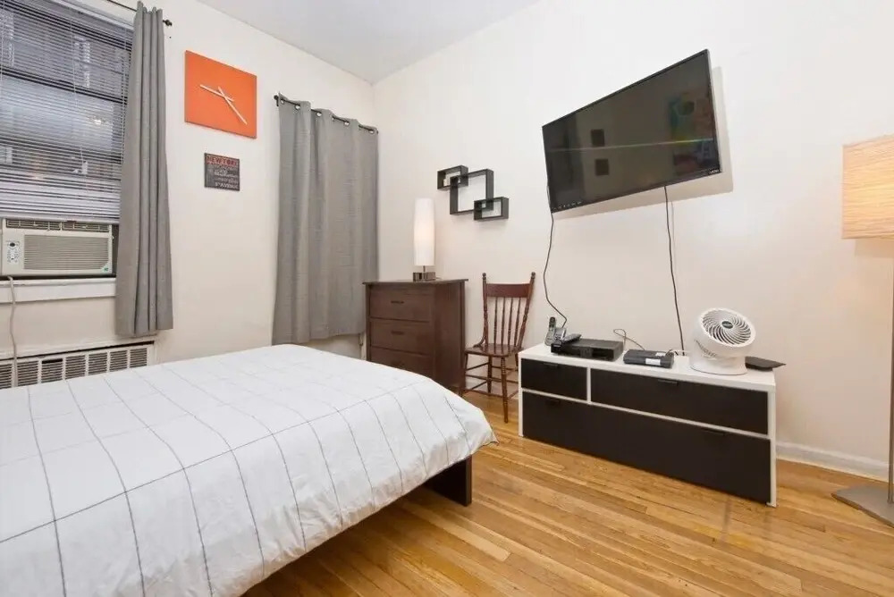 Charming Upper East Side Studio w/ Private Garden
