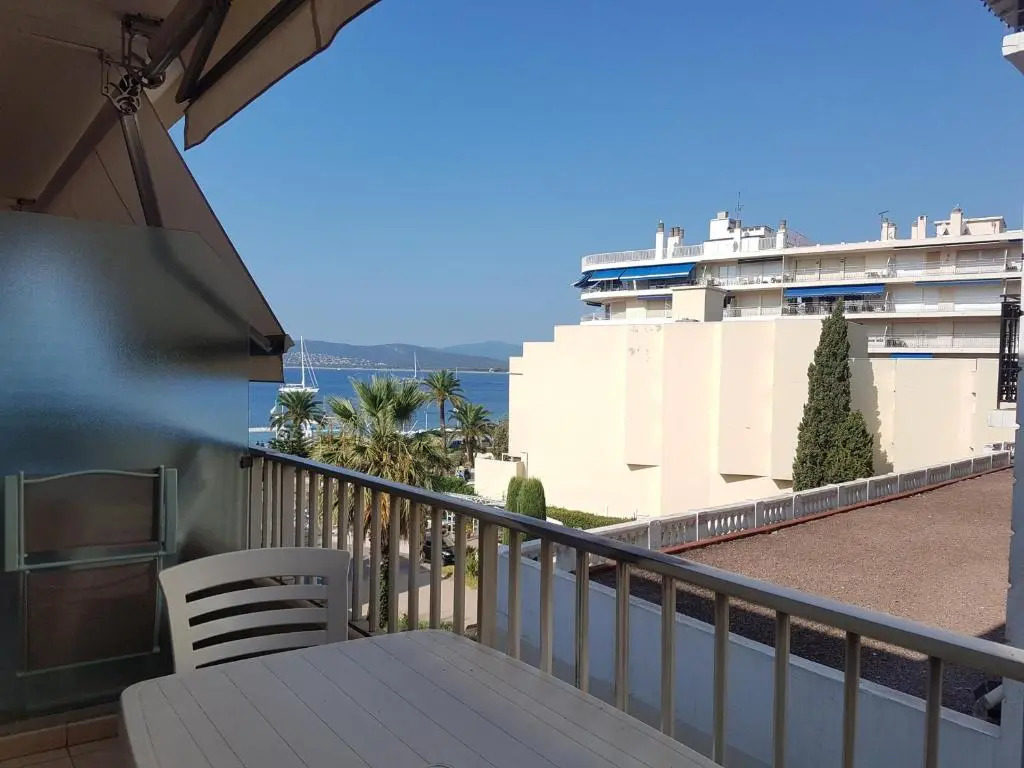 Appartement Saint-Raphaël, 1 pièce, 3 personnes - FR-1-466A-37
