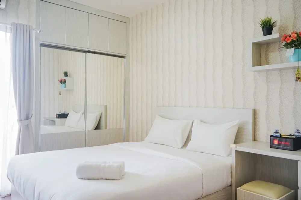 Modern and Relax Studio Room at Serpong Greenview Apartment By Travelio