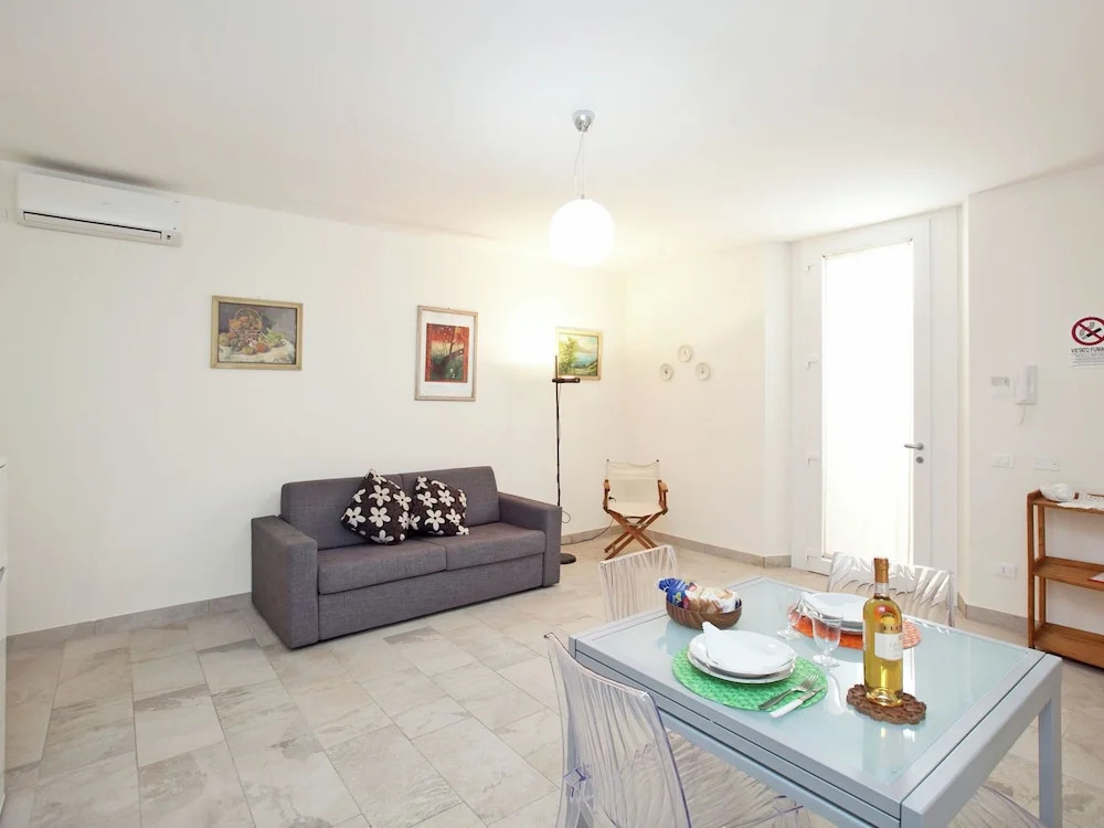 Historic Holiday Home in San Vincenzo near Beach