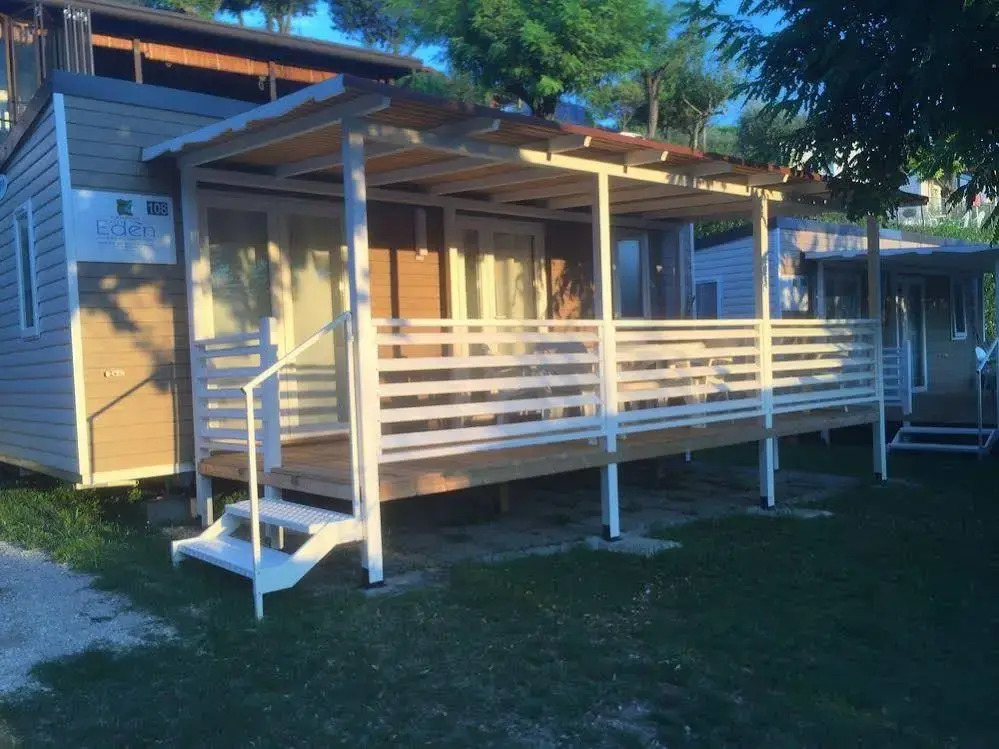 Albatross Mobile Homes on Camping Eden
