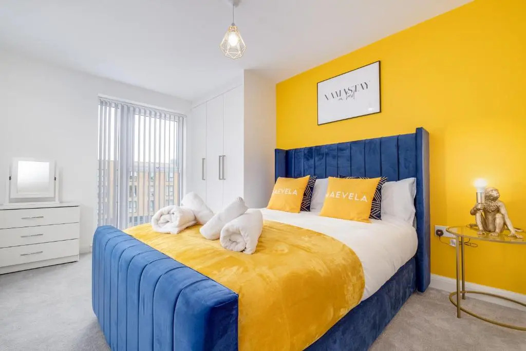 MAEVELA Apartments - Luxurious 2 Bedroom Apartment - Close to 02 Academy Birmingham - L Shape Sofa - FREE PARKING & NETFLIX - City Centre