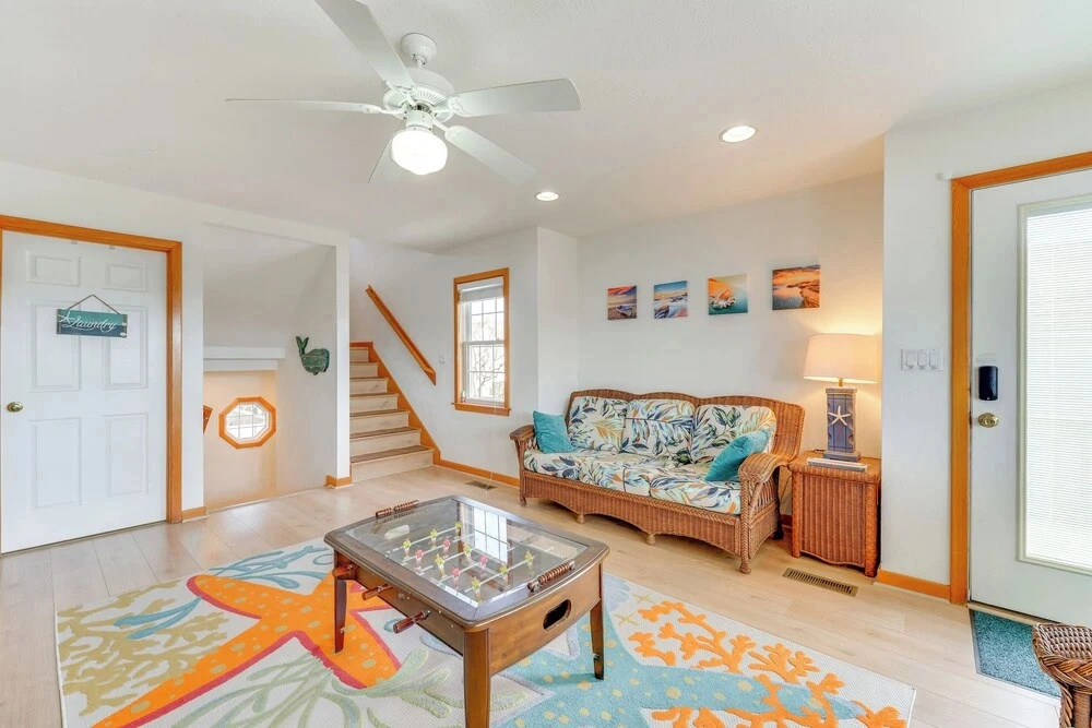 Walk to Pier: Spacious Coastal Home