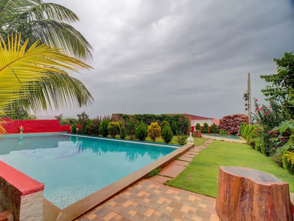 Capital O 37435 La Papa Resort