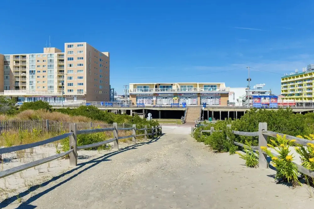 Spacious Wildwood Townhome w/ Covered Balcony