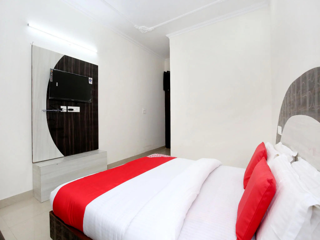 OYO 12025 Hotel Kamal Palace