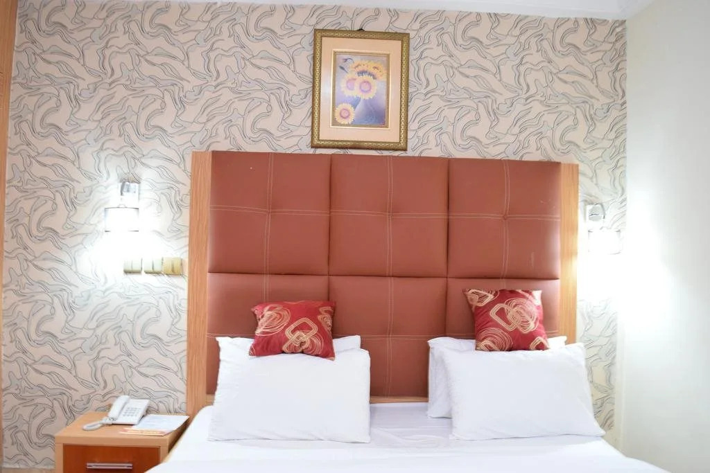 Chariot Hotel