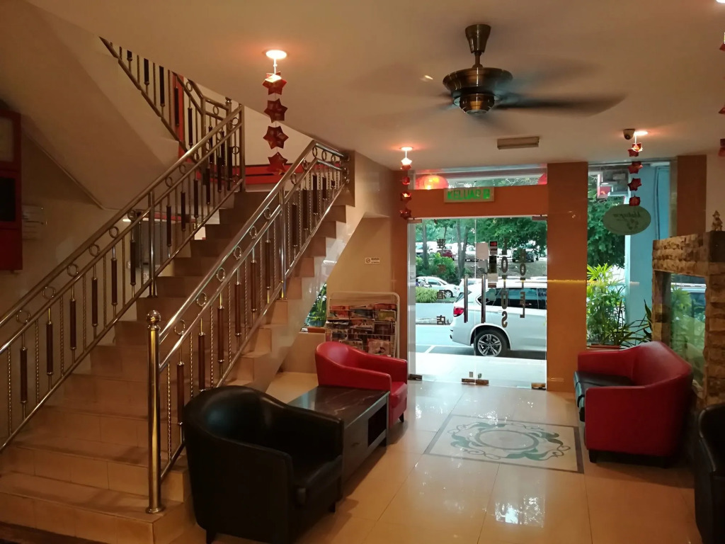 OYO 252 Lotus Hotel