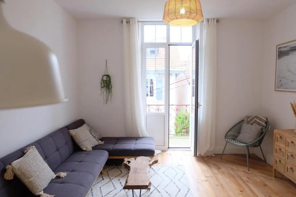 Bel appartement T2 de 45 m2, proche plage, offrant calme et luminosité