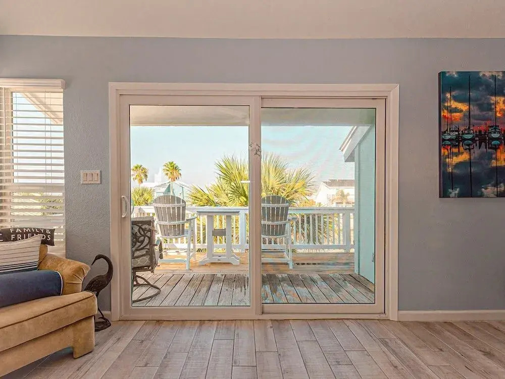 Kontiki Bayfront by Miss Kitty’s