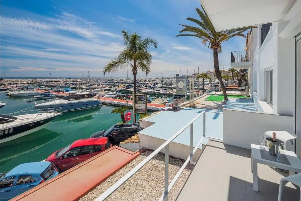 Modern Frontline Puerto Banus Apartment M2
