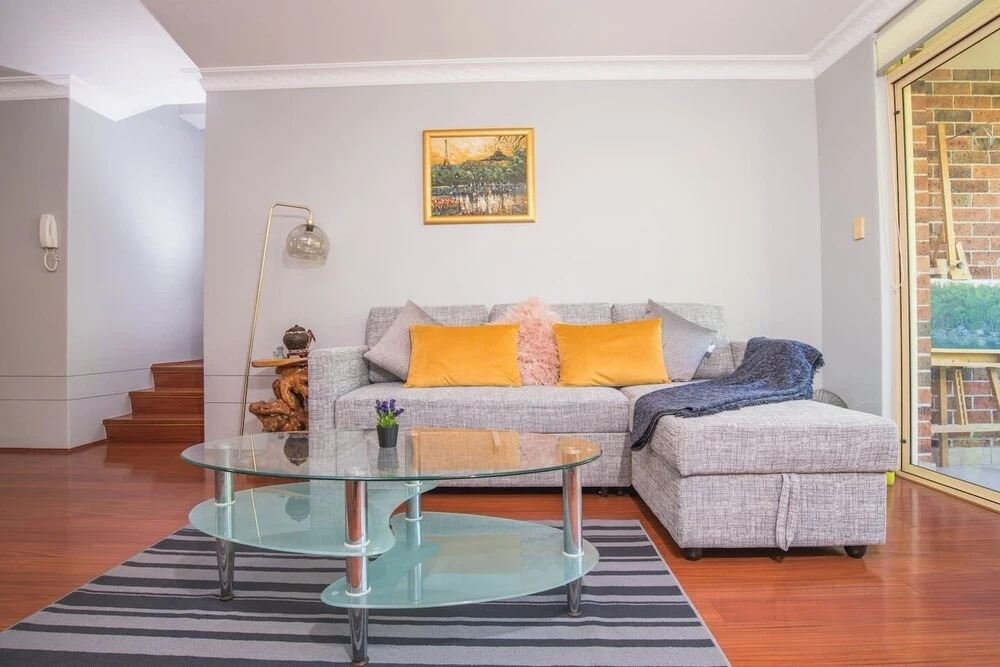 Rustic Hardwood 2 Bedroom Apartment in Randwick