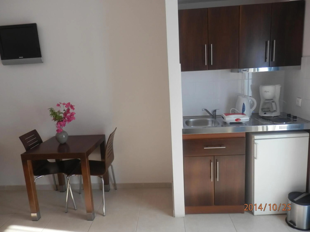 Glaros Hotel Apartment