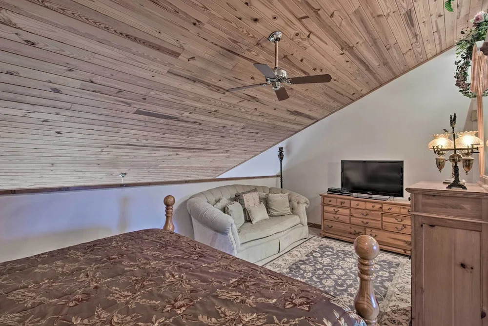 1 Mi to PGA Golf: Retreat w/ Pool in Palm Beach