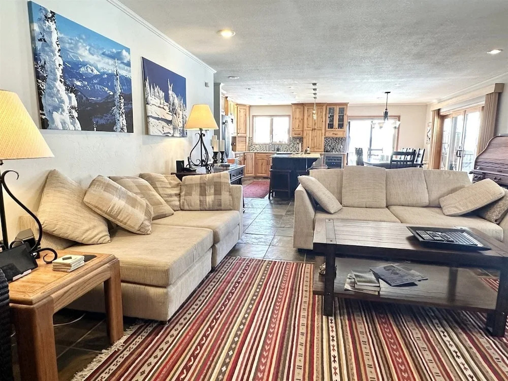 Mh138 Mountain Harbor Holiday Roost
