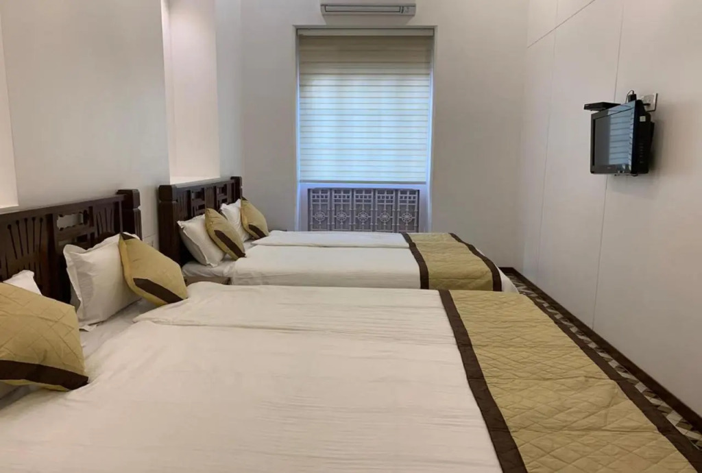 Carlton Hotel Mumbai - Behind Taj Mahal Palace Colaba Mumbai