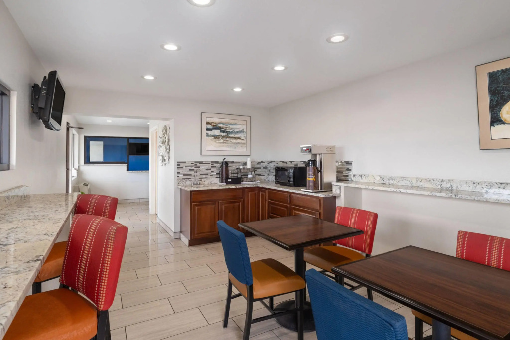 Travelodge by Wyndham Albuquerque West
