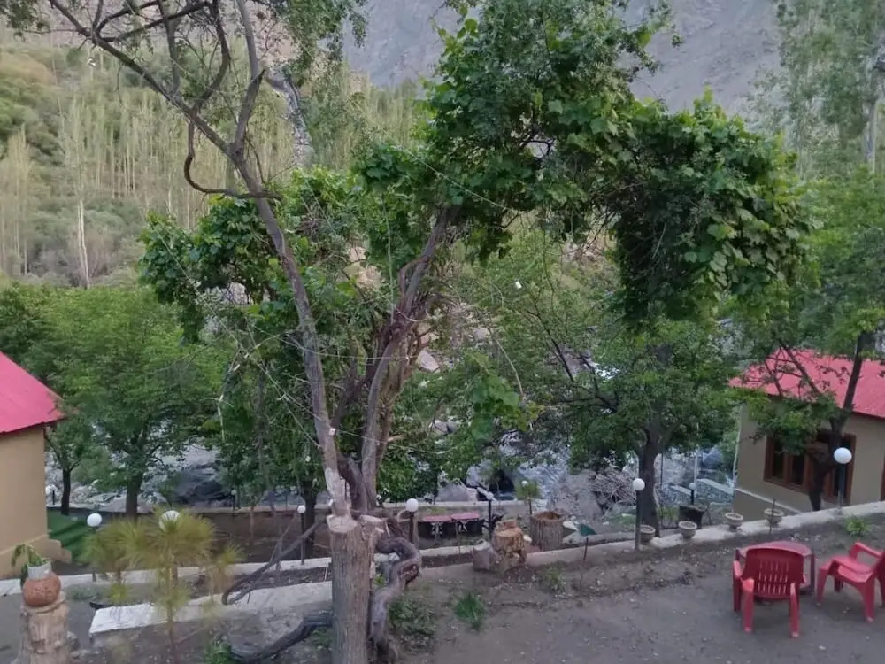 Chogho-Sar Huts
