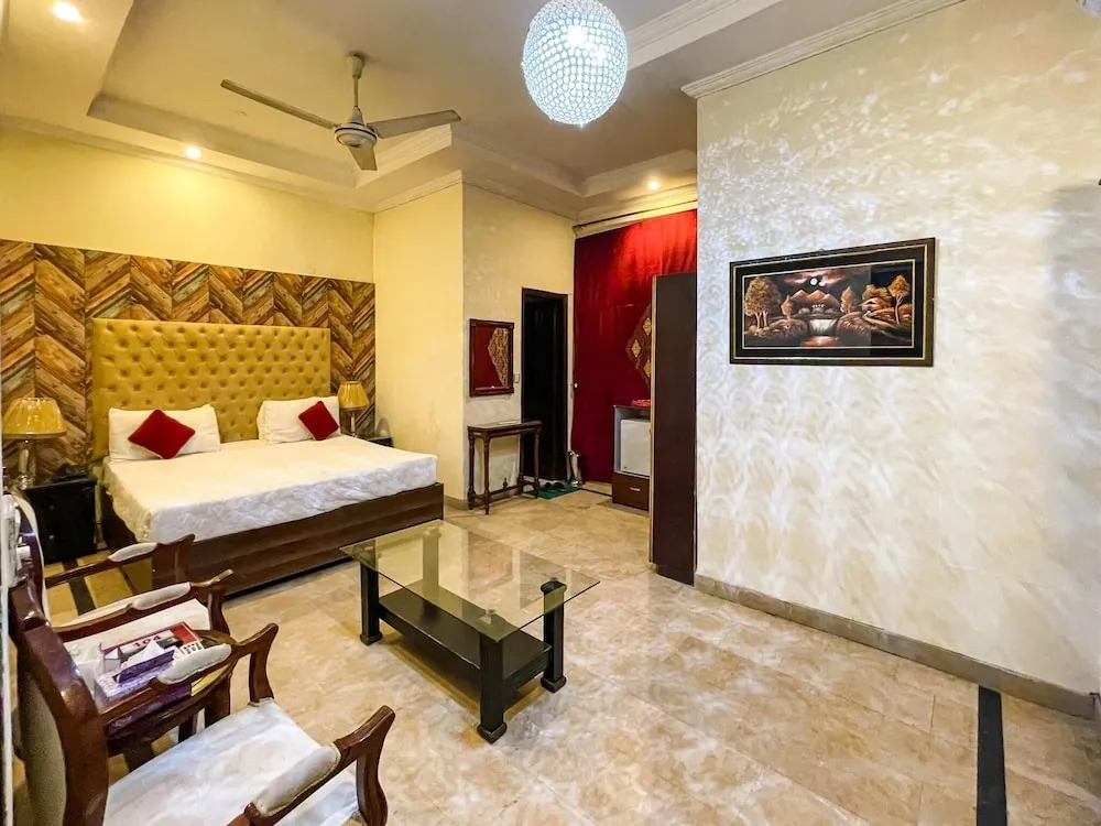 Rose Palace Hotel, Gulberg