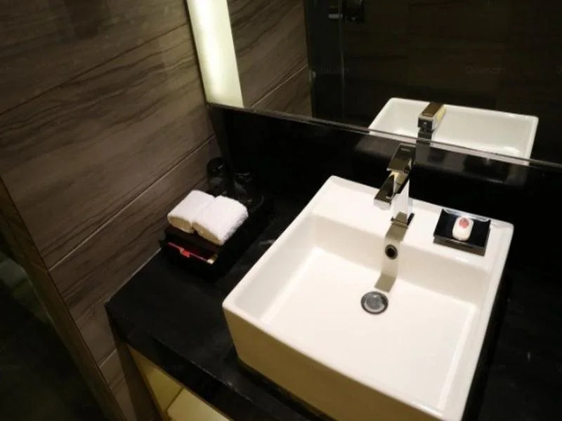 Shun He International Hotel