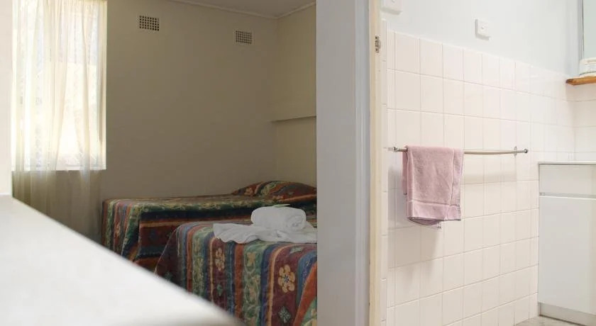Hawaiian Sands Motor Inn