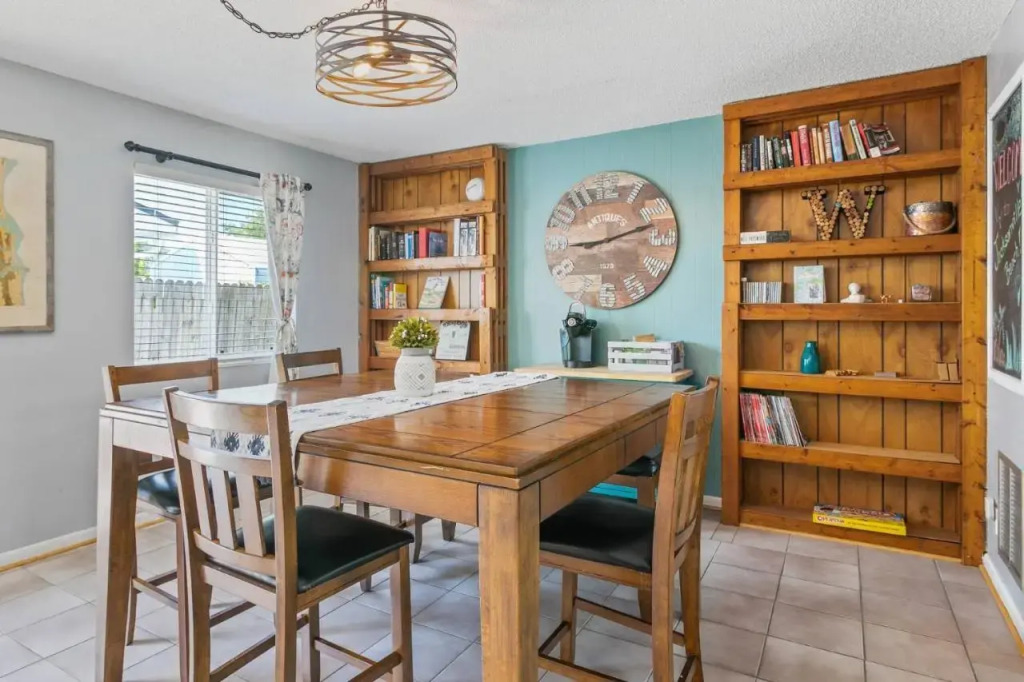 Beach Bungalow 700