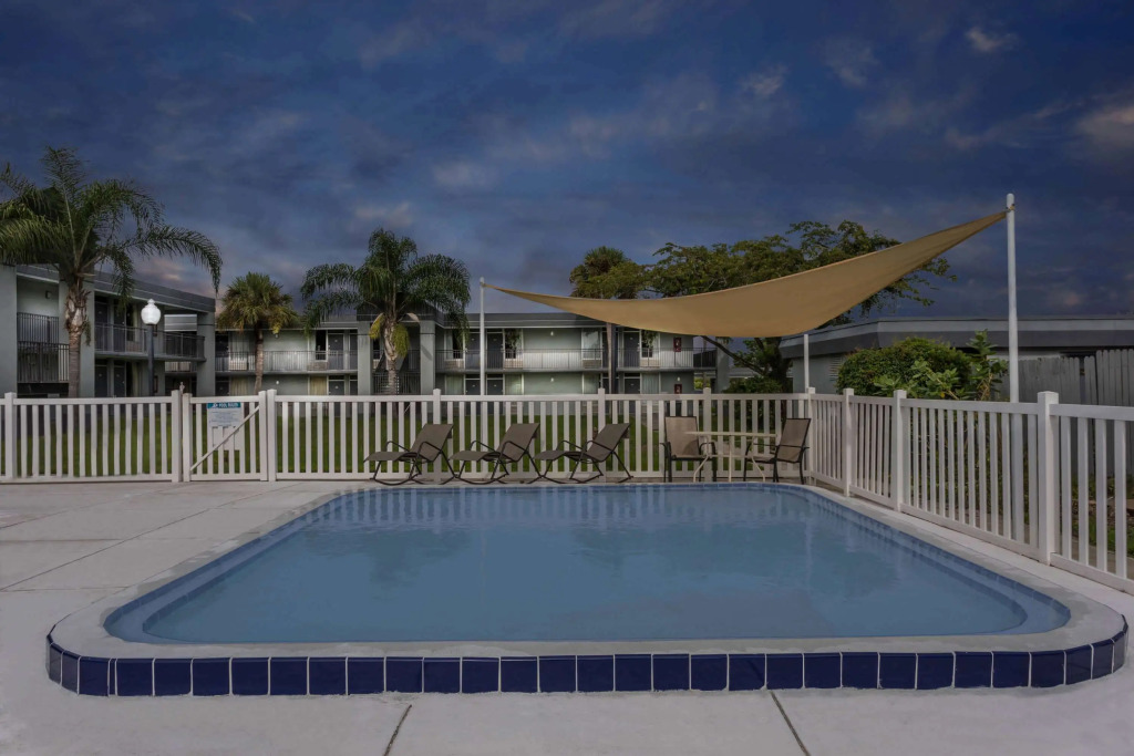 Super 8 by Wyndham Ocala I-75