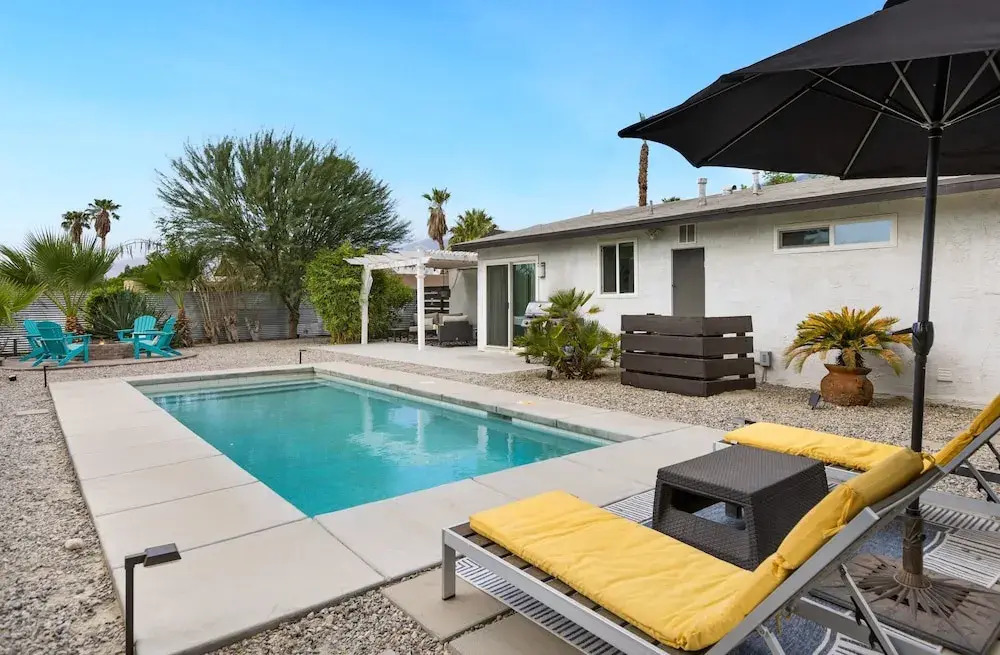 Holiday Pool Paradise