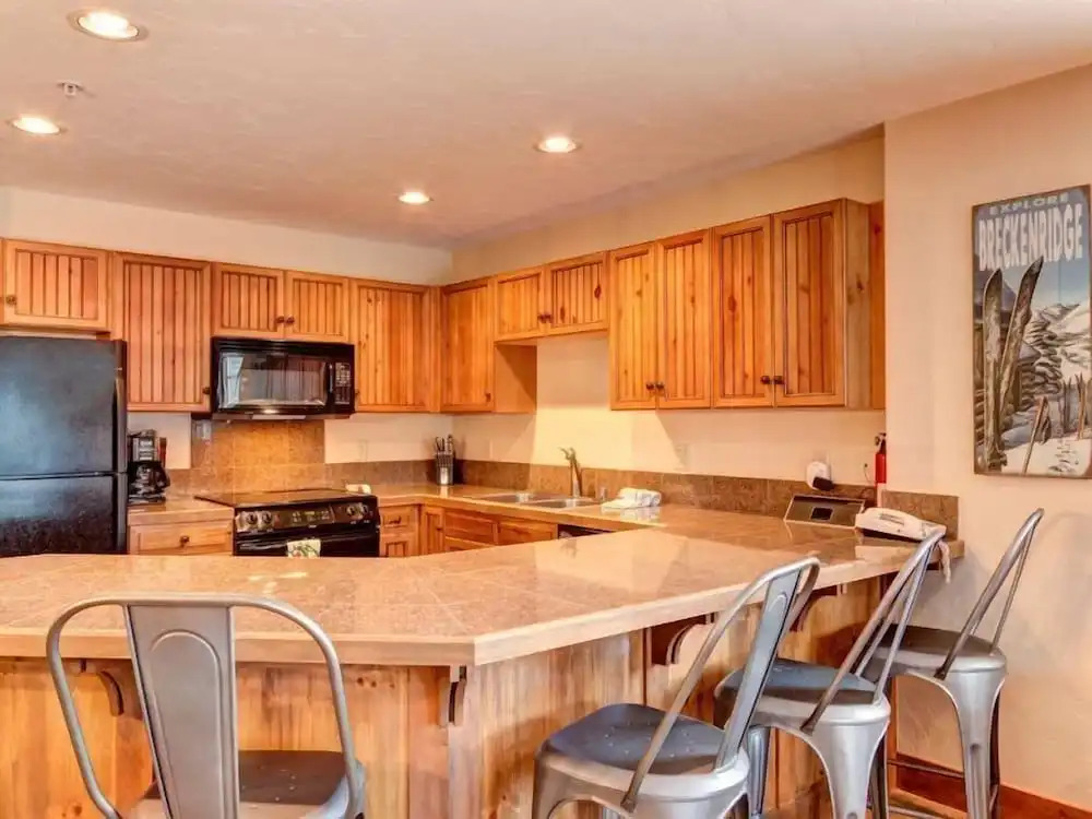 Luxury 2 Bedroom Mountain Vacation Rental in Breckenridge With Access to a Hot Tub and Heated Garage Parking