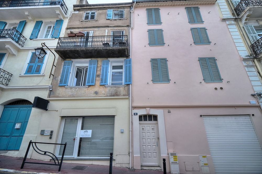 Moderne 2 pi ces c ur du Quartier Suquet A1b261
