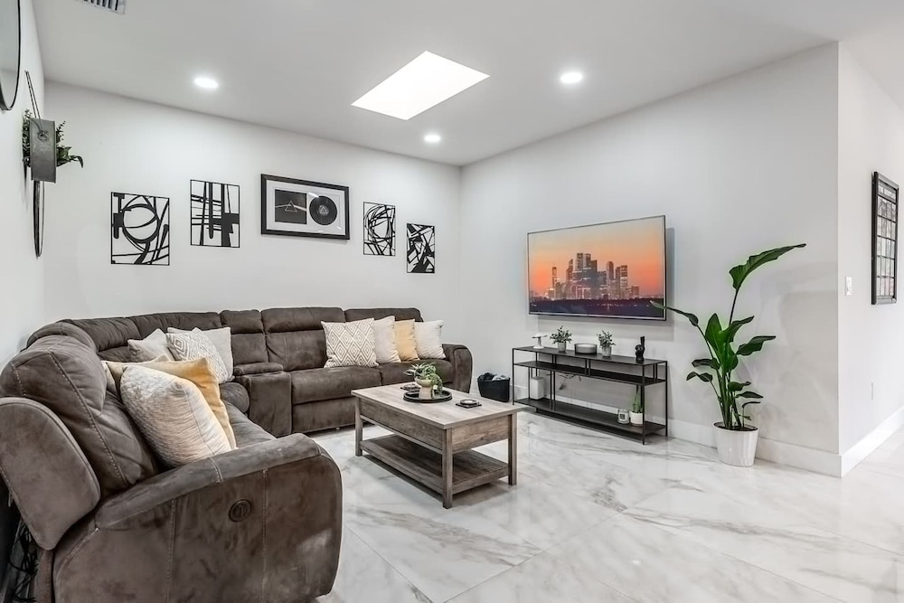 Fox Grand Residence- 6bd, 2 Pools & Pool Table