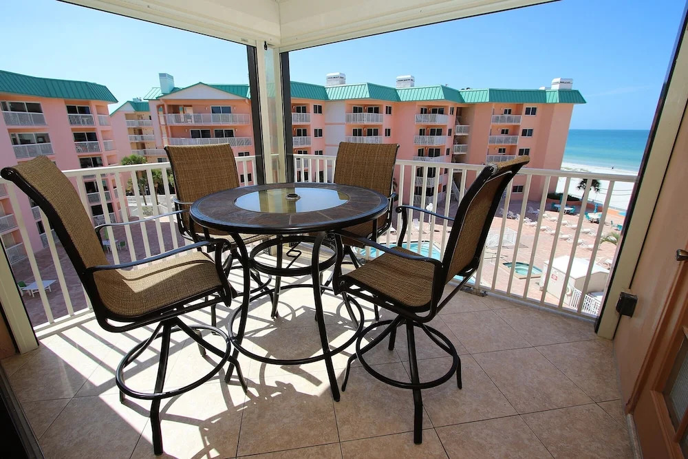 Beach Palms 402