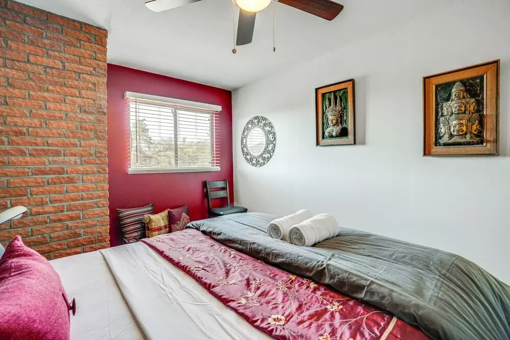 1 Mi to Dtwn: Scenic Prescott Hillside Retreat!