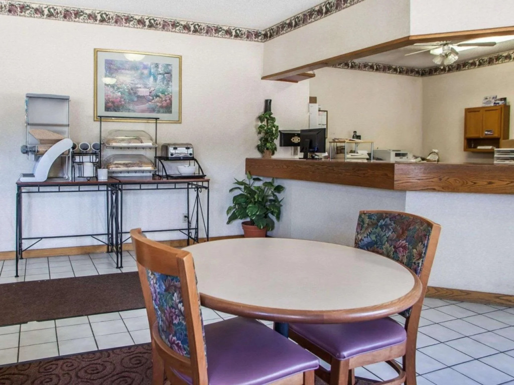 Quality Inn Galesburg near US Highway 34 and I-74